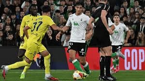 ＂敢问路在何方？辽宁男篮毫无章法，毫无战术，乱七八糟，一点希望看不到~